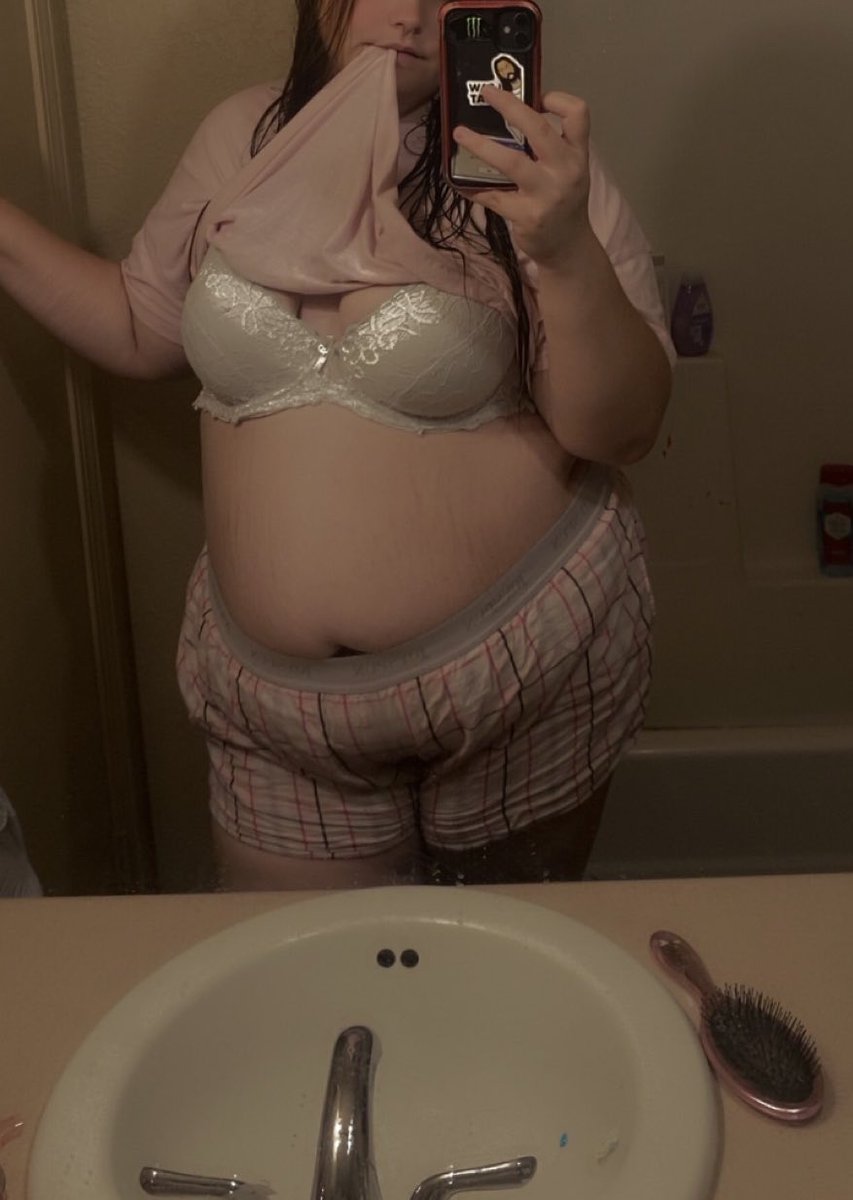 GoddessBabyDino's tweet photo. I wanna be your bedtime snack🤭😉
#thicc #paypigsarereal #findommm #chubby #tits #kink #wet #payme #nsfw #arch https://t.co/CpLzXWZHQk