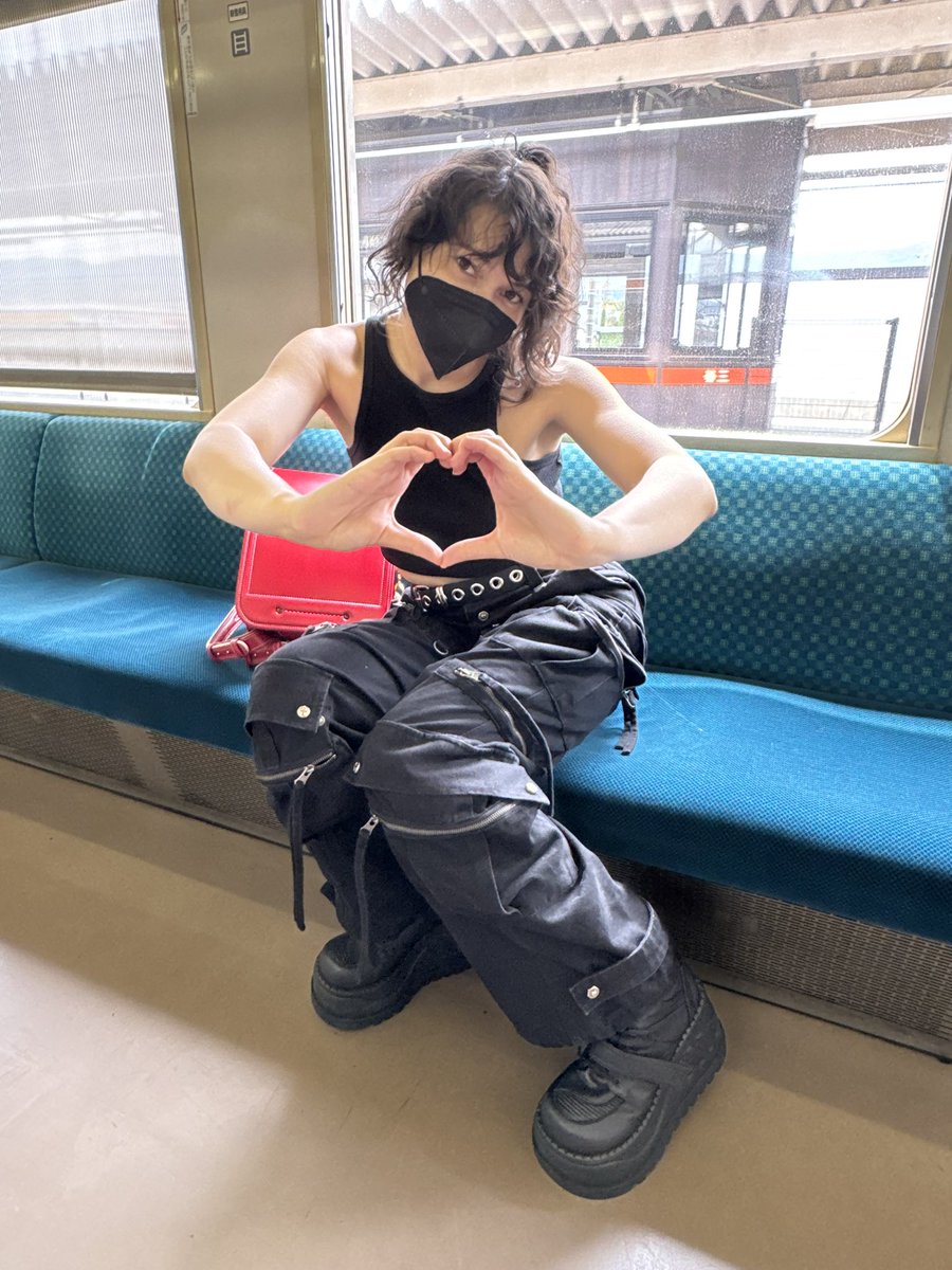 I ❤️ masks &amp; trains 🥰🚂