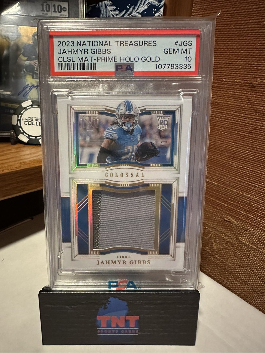 jlun13's tweet photo. POP 1…JAHMYR GIBBS NT RC Colossal Materials Gold #4/10 PSA 10! 🏆
$550 shipped BMWT
Retweets appreciated!
@sports_sell @ILOVECOLLECTIN1
#GoBlueStackSale #thehobby #TheHobbyFamily https://t.co/QjehbUmdh5