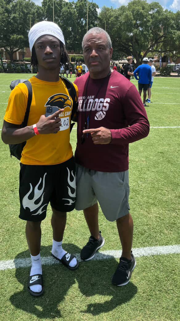 Very Grateful for the opportunity, Had a great time at SMSB Down South Showcase. Met a lot of great coaches today. <a href="/CoachHuff/">Charles C. Huff</a> <a href="/CoachJ_Ortiz/">Jalen Ortiz</a> <a href="/jacobystevens7/">JaCoby Stevens</a> <a href="/KenyattaMcCoy/">Kenyatta McCoy</a> 
#Eagle🦅 #Goated 

<a href="/CoachBlackwell_/">Curtis Blackwell II</a> <a href="/Showtime_CoachP/">Princealex AyoOla</a> <a href="/MichFBFrenzy/">Michigan Prep Frenzy</a> <a href="/PrepRedzoneMI/">Prep Redzone Michigan</a>