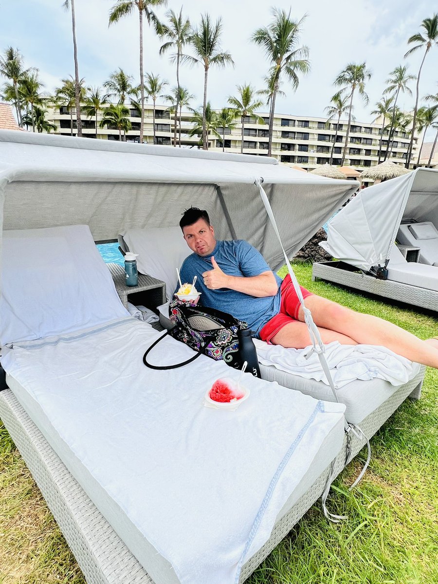 MsAmandaGraham's tweet photo. Settled in to cheer on the @Pacers from Kaanapali Beach 🏖️ Pregaming with shave ice island style. GO PACERS!  
@SheratonMaui https://t.co/TGAzRgAuIF