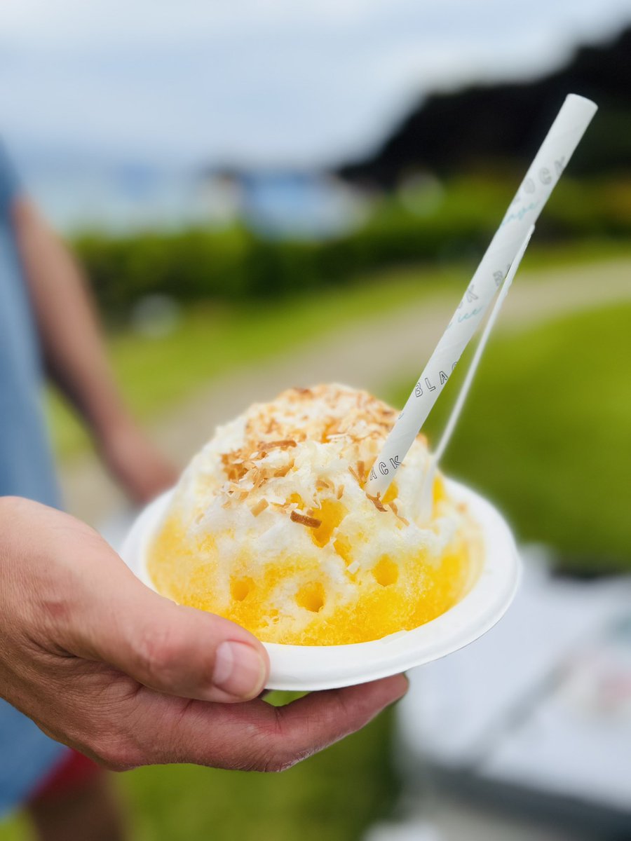 MsAmandaGraham's tweet photo. Settled in to cheer on the @Pacers from Kaanapali Beach 🏖️ Pregaming with shave ice island style. GO PACERS!  
@SheratonMaui https://t.co/TGAzRgAuIF
