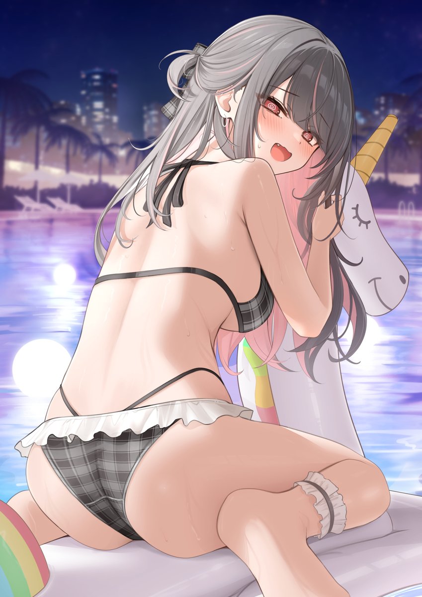 「せ、せんぱ～い…この浮き輪意外とバランス悪くて、普通の浮き輪ってないですか？」