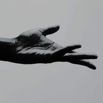 WHISPERSHVDE's tweet image. ⠀
⠀⠀  ⠀
𝑆𝑖𝑒𝑛𝑡𝑒 𝑞𝑢𝑒 𝑙𝑒 𝑎𝑟𝑟𝑎𝑛𝑐𝑎𝑟𝑜𝑛 𝑎𝑙𝑔𝑜 𝑑𝑒 𝑠𝑢 𝑎𝑙𝑚𝑎, 𝑠𝑢 𝑐𝑢𝑒𝑟𝑝𝑜 𝑦𝑎 𝑛𝑜 𝑠𝑒 𝑠𝑖𝑒𝑛𝑡𝑒 𝑠𝑢𝑦𝑜, 𝑟𝑒𝑣𝑖𝑣𝑒 𝑒𝑙 𝑡𝑟𝑎𝑢𝑚𝑎, 𝑟𝑒𝑐𝑢𝑒𝑟𝑑𝑎 𝑙𝑜 𝑞𝑢𝑒 𝑒𝑟𝑎. . .

#𝚖𝚘𝚗𝚘𝚛𝚘𝚕⠀⠀