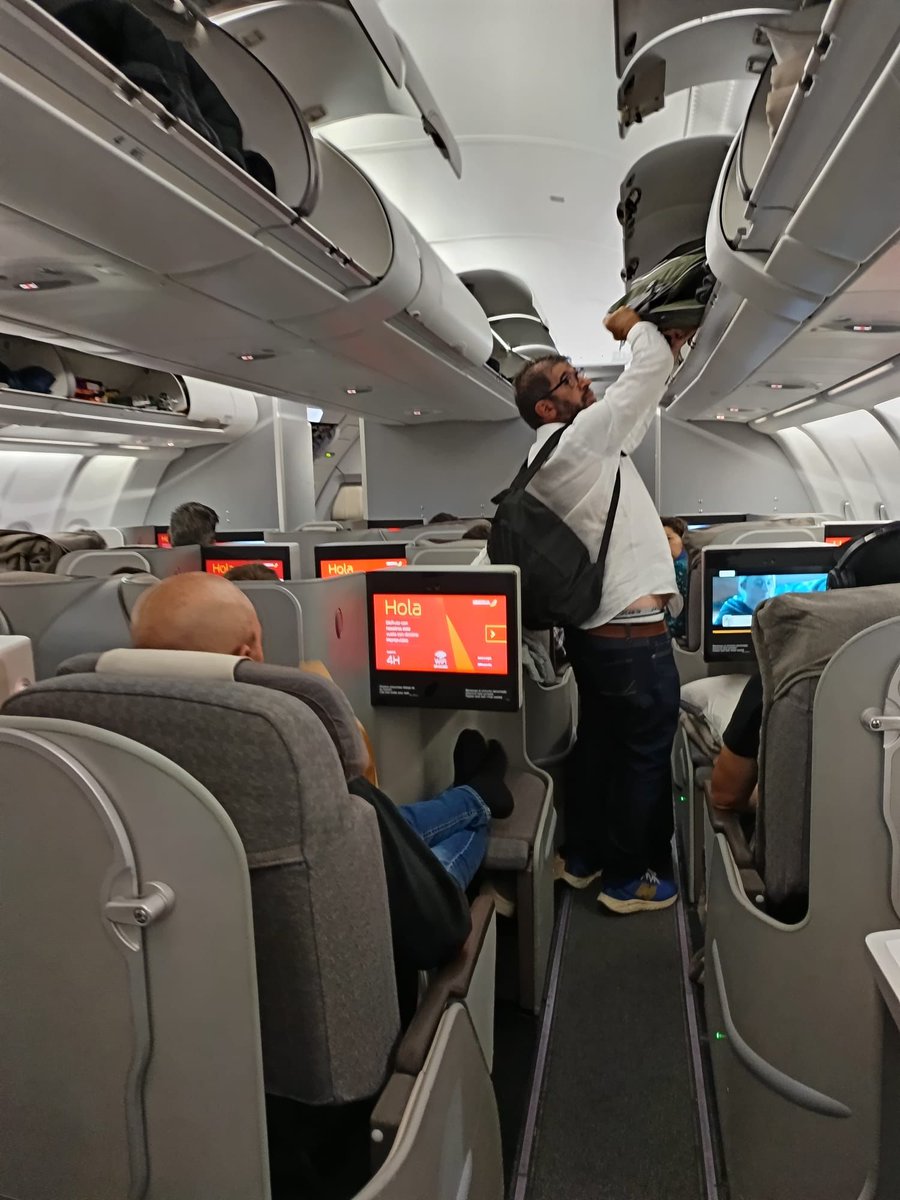 Arriba los que luchan!! 
En Business Class desde España.7500 dolares