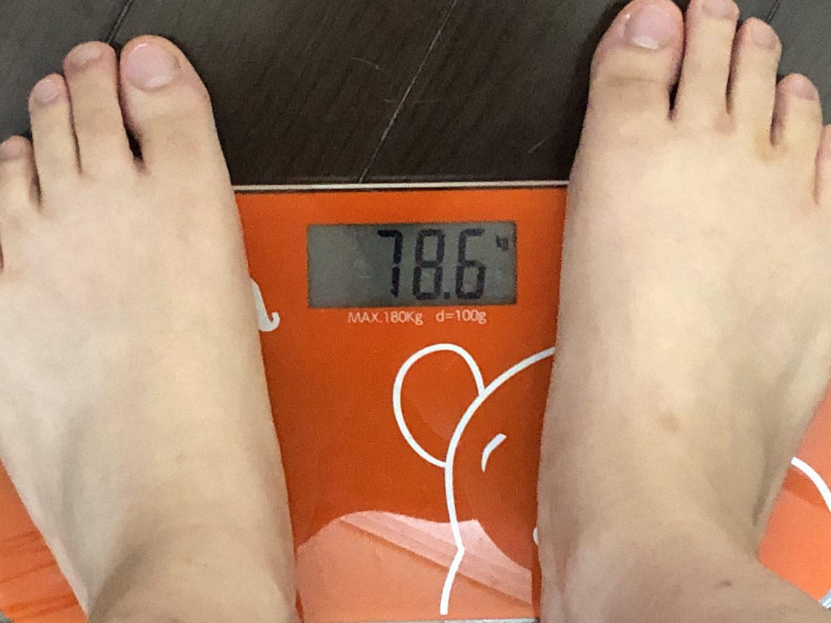 減量生活始めて早3週間
停滞期の為か、中々80kgから落ちなかった体重が落ち始めました。
いい感じ😁