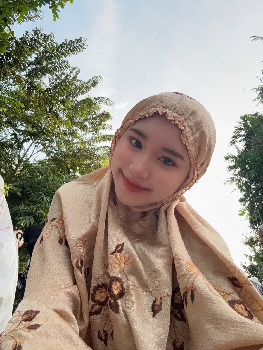 Alyaamandafth_'s tweet photo. Happy Idul Adha 1446 H 🙏🏻😇 https://t.co/dcDrJJWHFu
