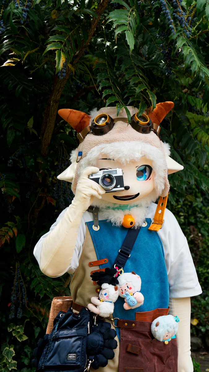 ✨📸📸✨
         😉

#FursuitFriday