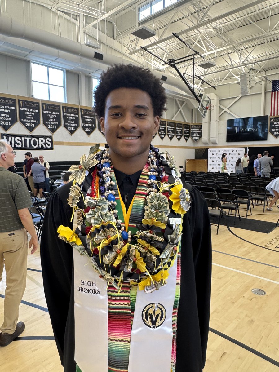 My dawg graduated today 🎓🙌🏾 4.2gpa #6 in his class I couldn’t be more proud of Elijah Bragg and all that he accomplished. He did that!