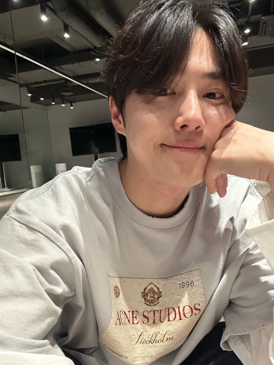 250522 SUHO's birthday selfies! 🥳💝