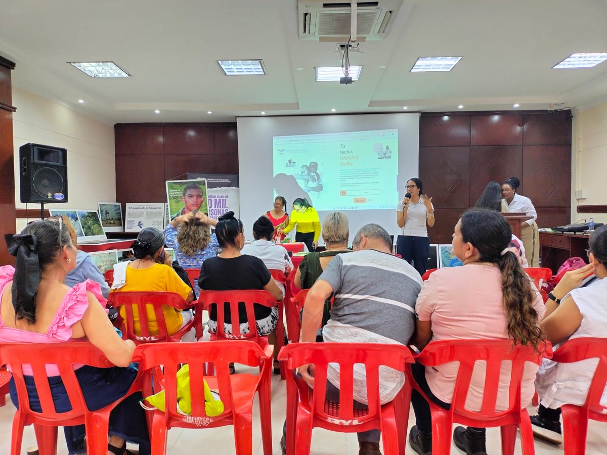 📍#Villavicencio | Ayda Luz Acosta, fiscal territorial de la #UIA_JEP en Villavicencio participó en diferentes espacios para conmemorar la Semana del Detenido Desaparecido.

1⃣ Acompañó el Noveno Encuentro Departamental sobre Desaparición Forzada “Tras la ausencia: un dolor