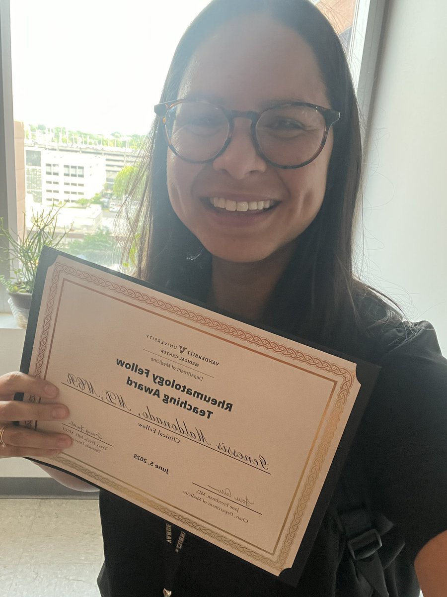 gmaldonadovelez's tweet image. I am incredibly happy to have received the VUMC Rheumatology Fellow Teaching Award! ⭐️
I am grateful for my amazing mentors and the collaborative environment that promotes academic growth ✨
#Rheumatology #Fellowship #IMGTrainee #RheumX