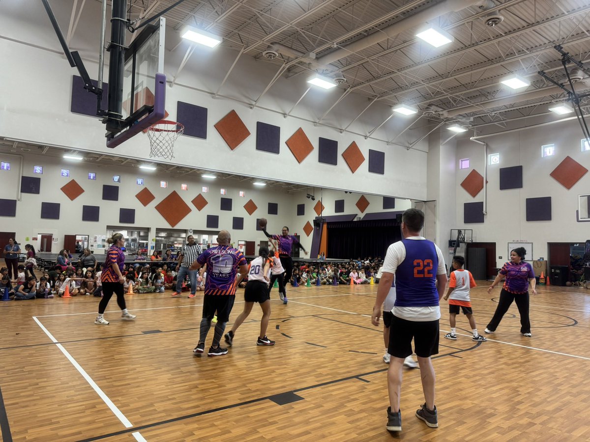 OWLSOME game &amp; time during our Students v. Teachers Basketball Game!! Students win in 2 OT on a buzzer beater!! They also end the teacher winning streak!! 💜🦉🧡 #TeamSISD #ALLIN #ALLINforOURmission
