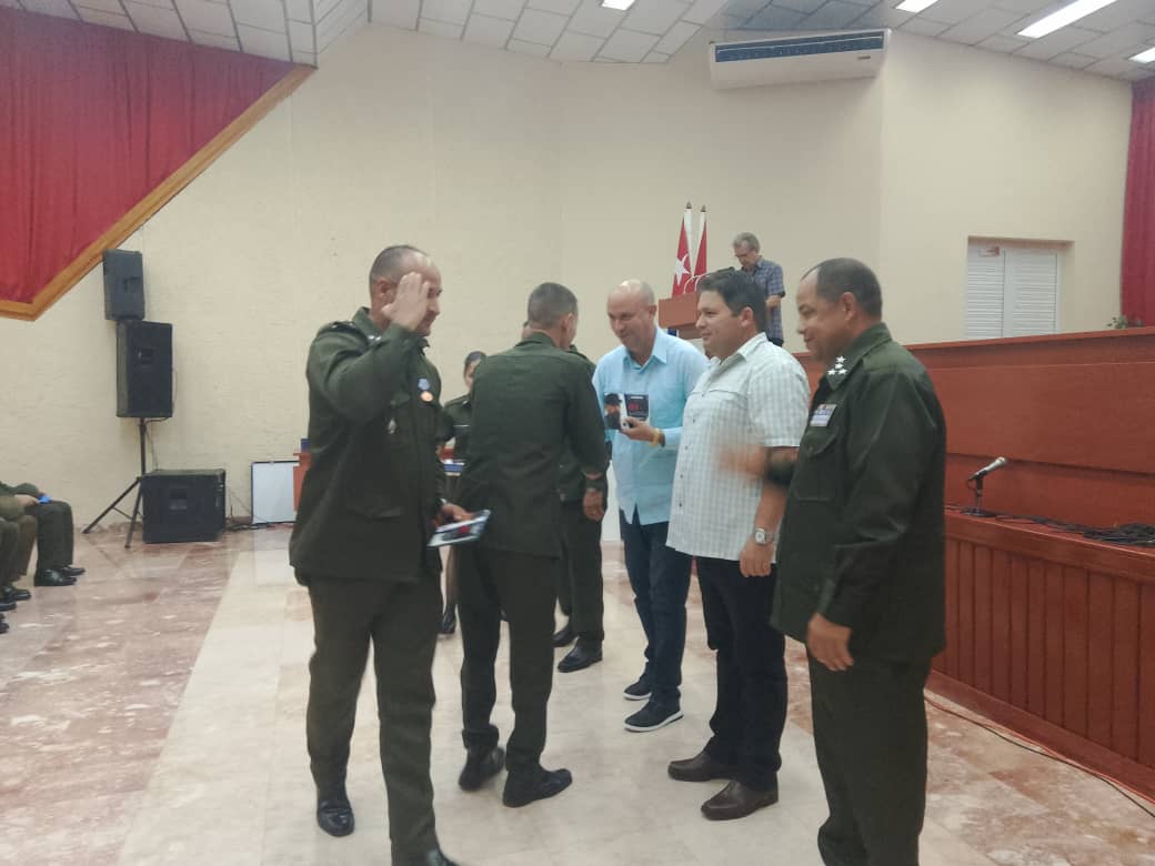 Participó el Comandante <a href="/ValdesMenendez/">Ramiro Valdés Menéndez</a> en el acto en conmemoración al 64 aniversario de fundado el <a href="/minint_cuba/">MININT_CUBA</a> . #CiegodeAvila #SinPerderUnDía #LatirAvileño #CiegoEn26 <a href="/AlfreMene37409/">Alfre Menendez</a> <a href="/DiazCanelB/">Miguel Díaz-Canel Bermúdez</a> <a href="/DrRobertoMOjeda/">Dr. Roberto Morales Ojeda</a> <a href="/PartidoPCC/">Partido Comunista de Cuba</a> <a href="/JHGcasanova/">julio Heriberto Gómez Casanova</a> <a href="/CedenoPazo/">Lianet Pazo Cedeño</a>