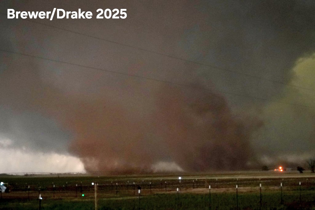 Juston Drake (@justonstrmrider) on Twitter photo Just had two tornadoes develop right next to us approximately 15 minutes ago. This supercell is a frequent cycling machine.......one tornado after another forming on multiple mesos. w/<a href="/SimonStormRider/">Simon Brewer</a> Just had two tornadoes develop right next to us approximately 15 minutes ago. This supercell is a frequent cycling machine.......one tornado after another forming on multiple mesos. w/<a href="/SimonStormRider/">Simon Brewer</a>