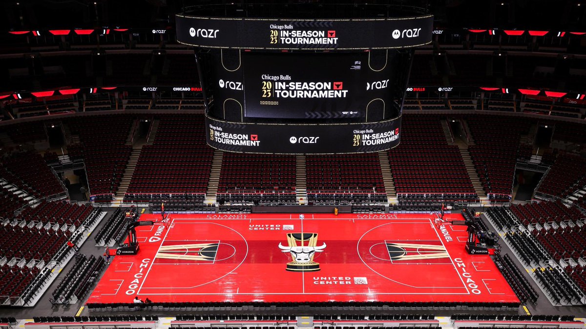 NBA finals court look like a regular season game…but the in season tournament was doing shit like this 🤦‍♂️