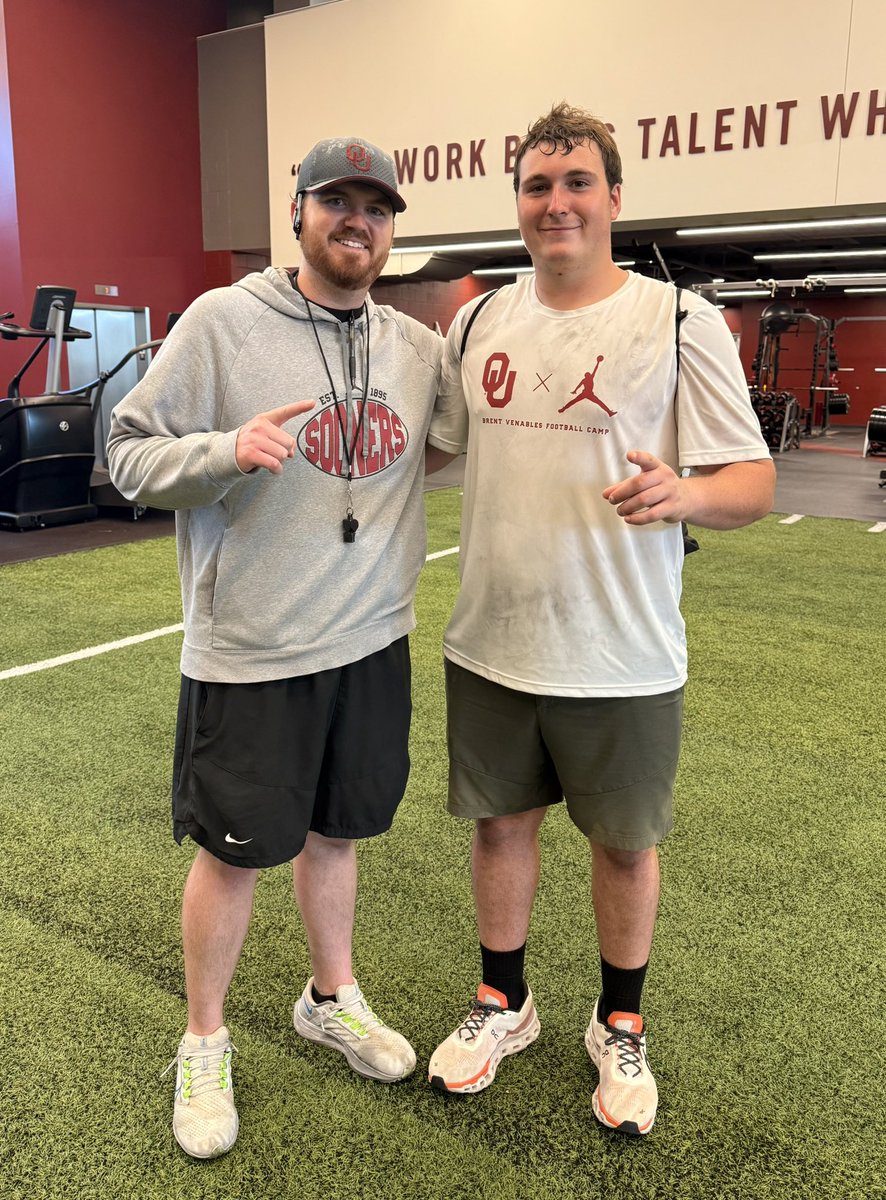 JDC2027's tweet photo. @OU_Football great camp today! I appreciate the invite and the coaching @OU_CoachB and @_ClaytonWoods. Off to LSU ✈️. @CoachTSalazar @CoachJLuke @CoachRosch @JimNagy_Sooners #OUDNA @CoachVenables #SOULmission @SoonerScoop @kara21beth @MWTrissel https://t.co/xMmtHcCUbp