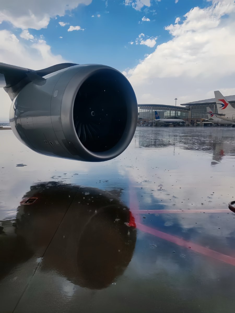 🌦️🪞Caught myself in the puddle~ #CEAir