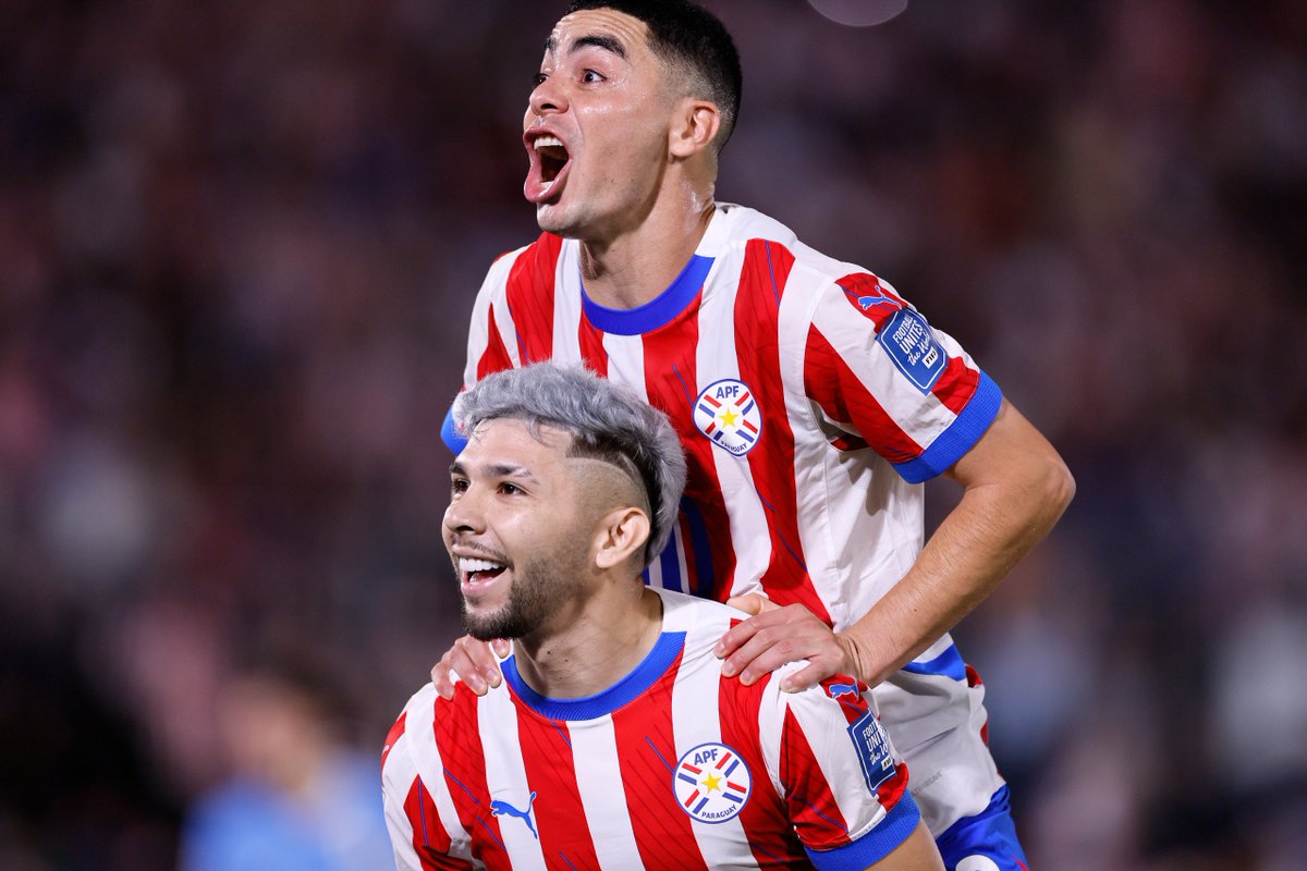 Albirroja's tweet photo. El gol N.º 1000 de nuestra historia para lograr 𝙩𝙧𝙚𝙨 puntos de oro.

¡No dejes de hacernos felices, Julio! 💎🇵🇾 https://t.co/faa0EOELDb