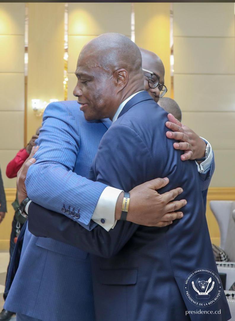 Serge Ilunga (@serge_ilunga836) on Twitter photo Une telle rencontre incarne l’esprit de dépassement des clivages pour servir l’intérêt supérieur du pays. Elle montre que, malgré les divergences, le dialogue est possible quand l’avenir de la nation est en jeu. Le congo d’abord 🇨🇩
<a href="/Presidence_RDC/">Présidence RDC 🇨🇩</a> <a href="/DeniseNyakeru/">Denise NYAKERU TSHISEKEDI</a> <a href="/TinaSalama2/">Tina Salama</a> Une telle rencontre incarne l’esprit de dépassement des clivages pour servir l’intérêt supérieur du pays. Elle montre que, malgré les divergences, le dialogue est possible quand l’avenir de la nation est en jeu. Le congo d’abord 🇨🇩
<a href="/Presidence_RDC/">Présidence RDC 🇨🇩</a> <a href="/DeniseNyakeru/">Denise NYAKERU TSHISEKEDI</a> <a href="/TinaSalama2/">Tina Salama</a>