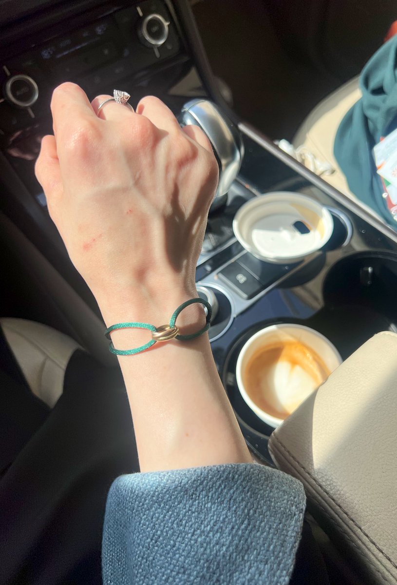 fee20l's tweet image. ازهر بتفاصيلك الجميله دون ان يسقيك احد 🕊️.. 
كل عام وانتو بخير 🌷