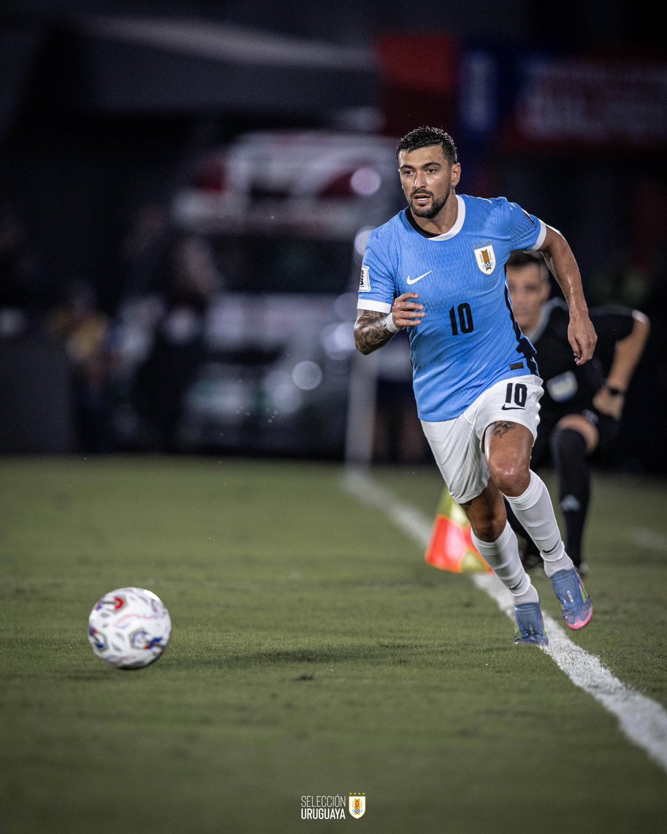 Hay errores del entrenador? Si. Hay jugadores que no justifican su citación? También. 

Bielsa demora variantes, la confección del equipo no convence y los rendimientos alejan al equipo del Mundial. Uruguay decepciona otra vez. Post Copa América se deshilachó completamente.