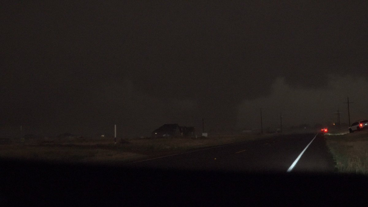 _Radarr's tweet image. Another tornado about 30 minutes ago to the west of Lubbock, TX  #txwx