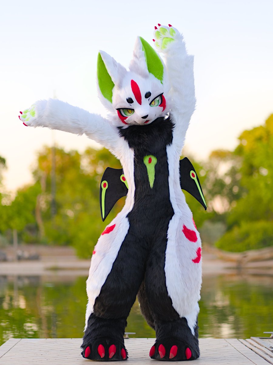 🦊

📸: <a href="/GhostReverie_NM/">Reverie</a> 
#FursuitFriday