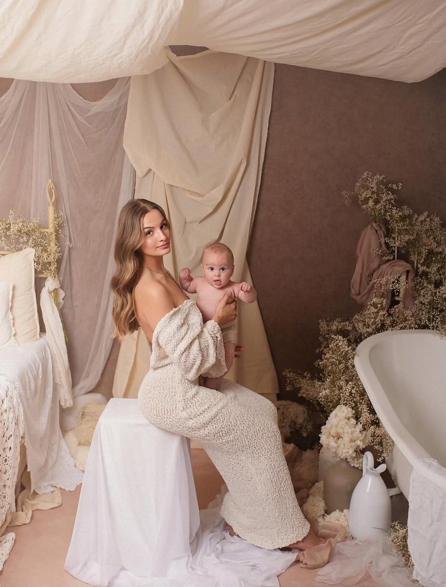 TeamMiguel8970's tweet photo. @Miguelvicentebb
Maravilhosa sessão fotográfica #everlight 💯 da linda mamã Beatriz com o seu Duarte.👶🥰
Com uns papás tão bonitos, não tinha como este bebé não ser perfeito! 😍❤️
Ver publicação no IG da Bea:
https://t.co/KMu72vzTyz https://t.co/bLUqJ8iTwt
