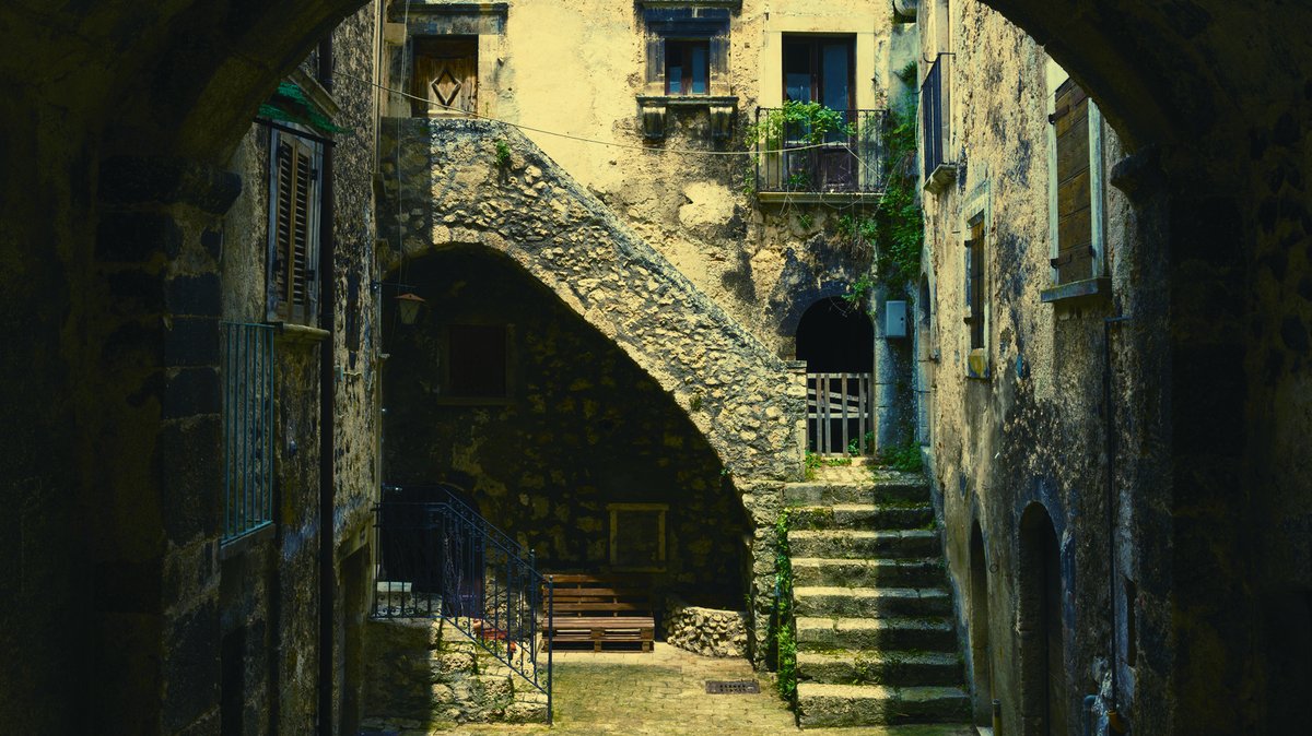 World_Harmony_'s tweet photo. Santo Stefano di Sessanio, Italy - a near-abandoned medieval Italian village revived through sustainable restoration. 
Medici heritage, stone lanes, and the “albergo diffuso” hotel model make it a timeless escape https://t.co/MXitT9iIlu