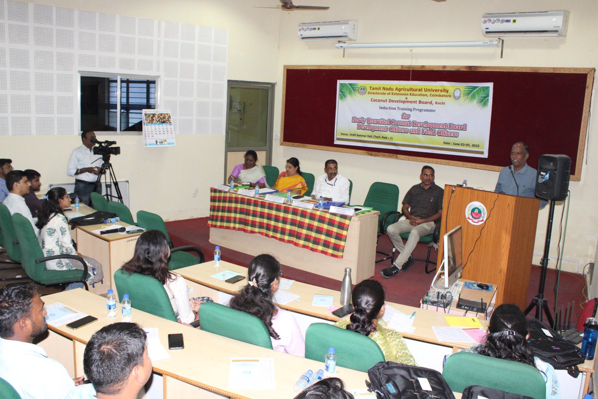 CoconutBoard's tweet image. Induction Training for newly recruited Development &amp;amp; Field Officers of CDB held from 2–5 June 2025 at TNAU, Coimbatore, inaugurated by Dr. B. Hanumanthe Gowda, CCDO, CDB. Officials from TNAU &amp;amp; CDB participated. #CoconutDevelopment #Training