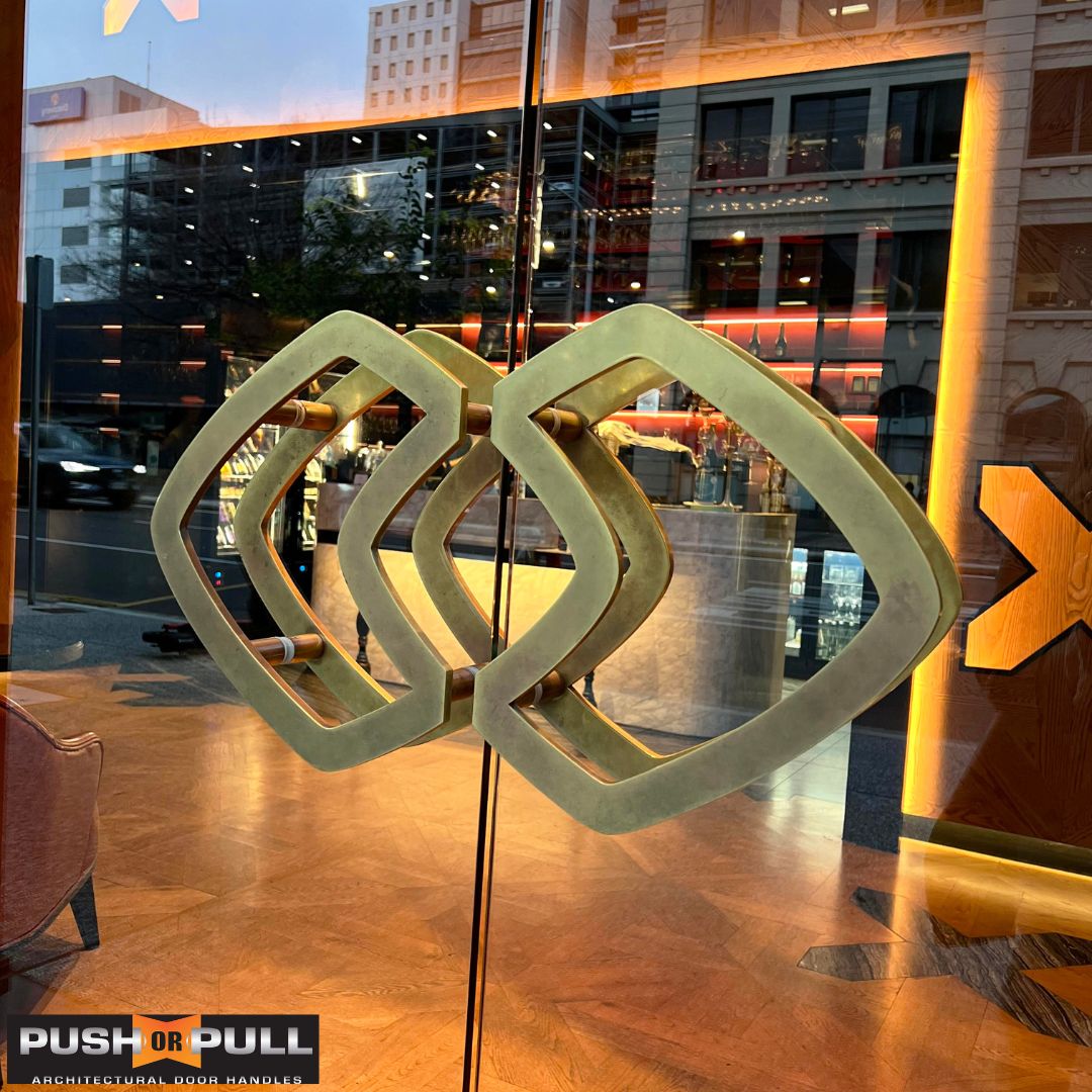 Push or Pull tweet media