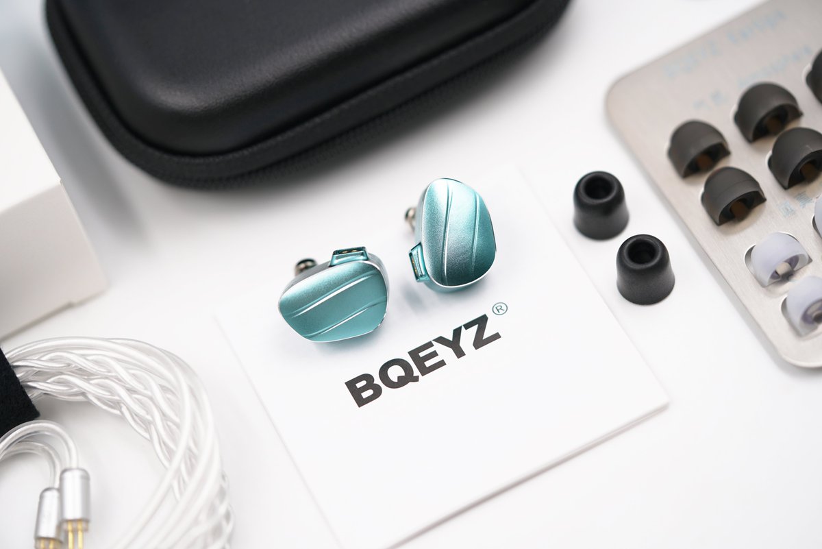 ✨🏖ꀿªᵖᵖᵞ🎡ꔛ♡

LCP（液晶ポリマー）振動板を搭載した、10mm径 二重磁気ダイナミックドライバー1基構成のシンプルなイヤホンです。

———❥.°ʚ

確かに横方向への音場表現は広めに取られており、スッキリとした明瞭感のあるサウンドとして仕上げられていると感じました。

#BQEYZ
#Cloud