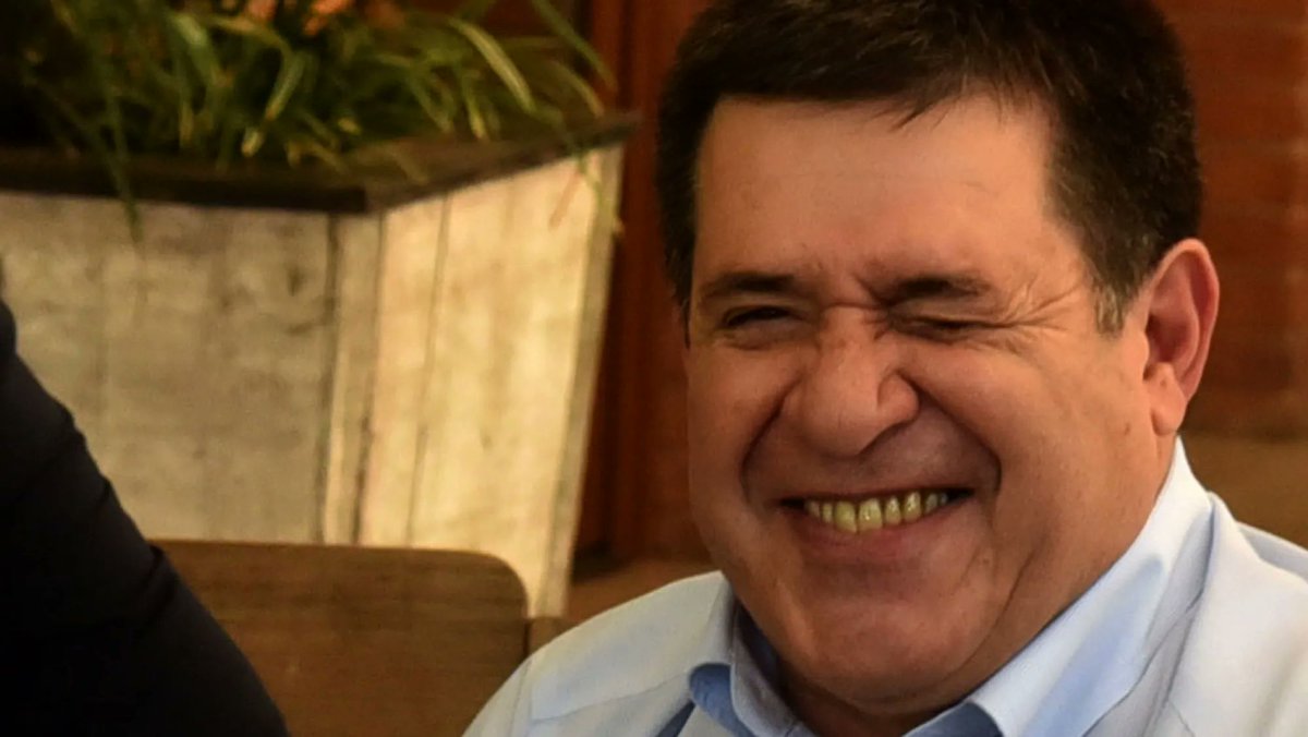 Horacio Cartes sobornando para que a la albirroja le toquen sus partidos en México y Canadá