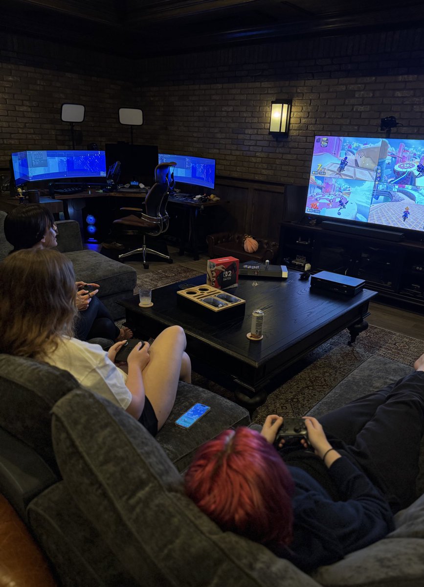 Gothalion tweet media