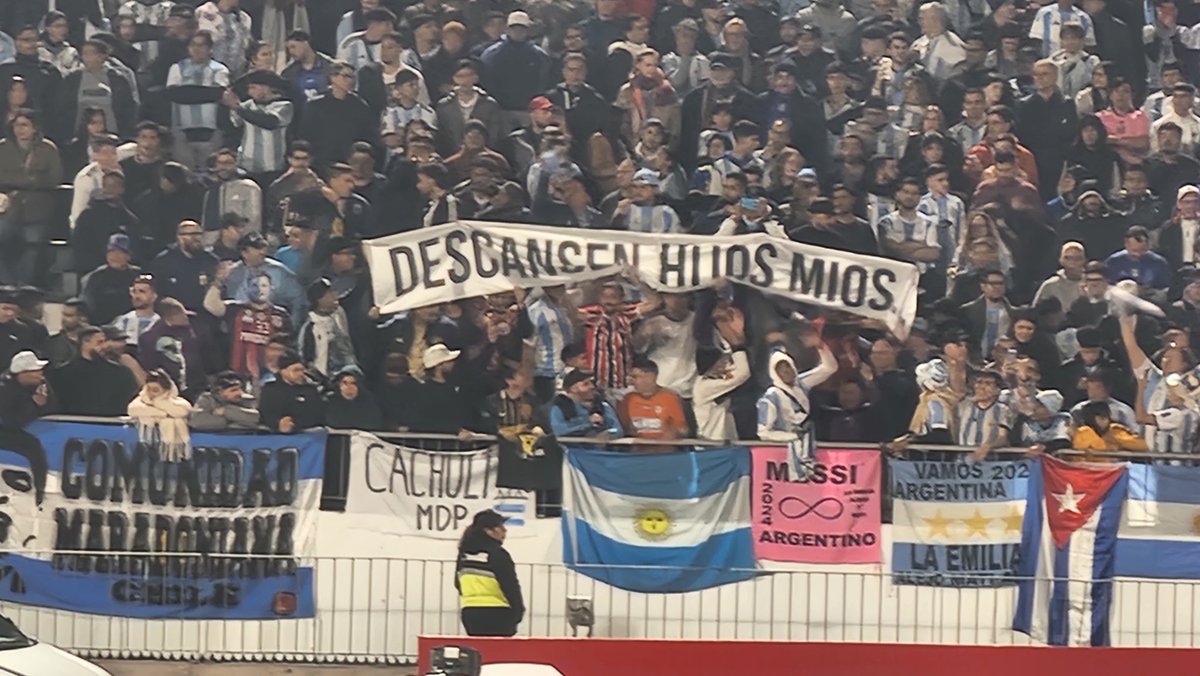 El trapo que metieron los hinchas de la Selección Argentina en Chile 🇦🇷