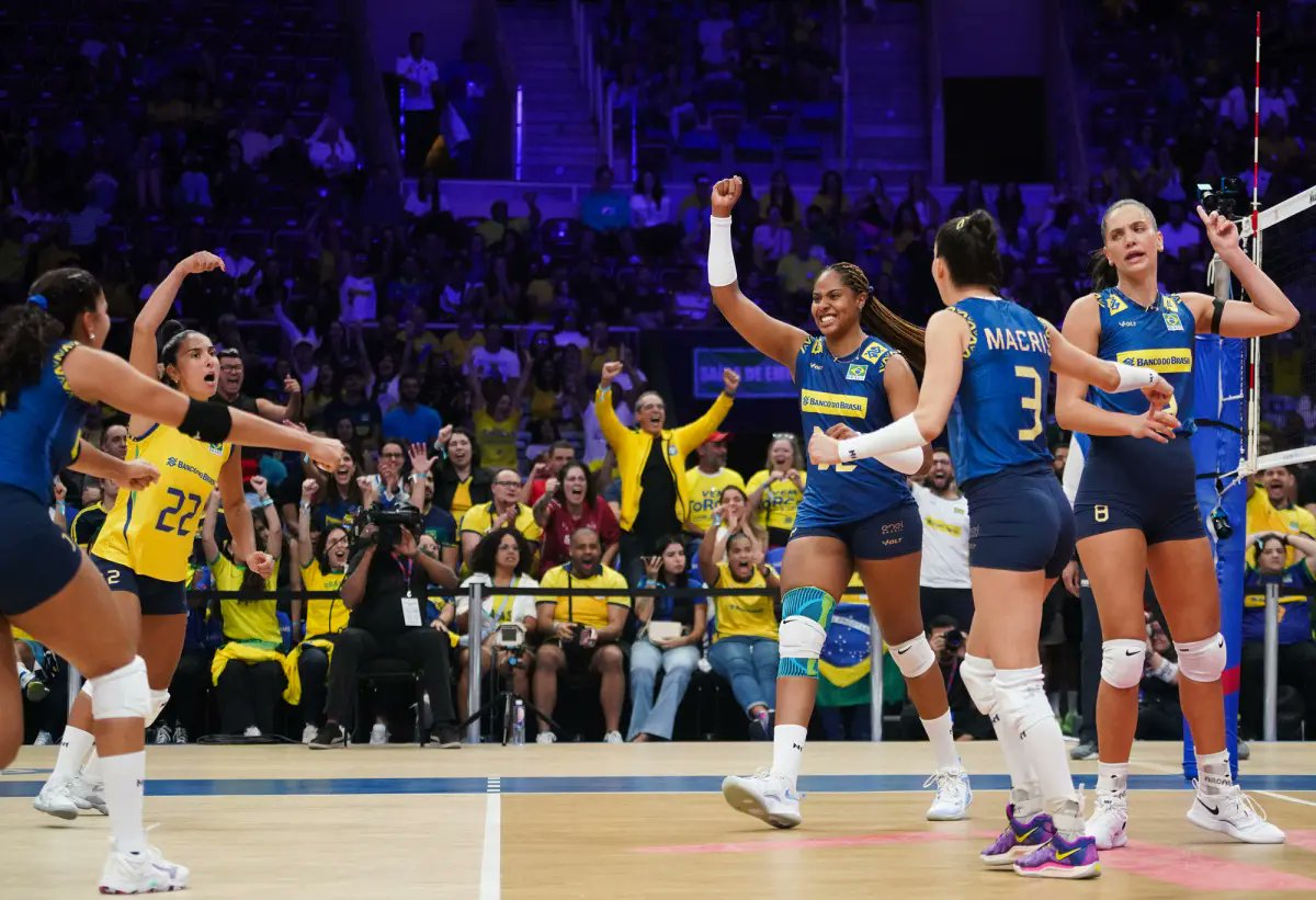 ✅FIM DE JOGO!!!

🇧🇷Brasil 3x0 EUA🇺🇸
(25x18, 25x17, 25x19)

#VoleiNoSporTV