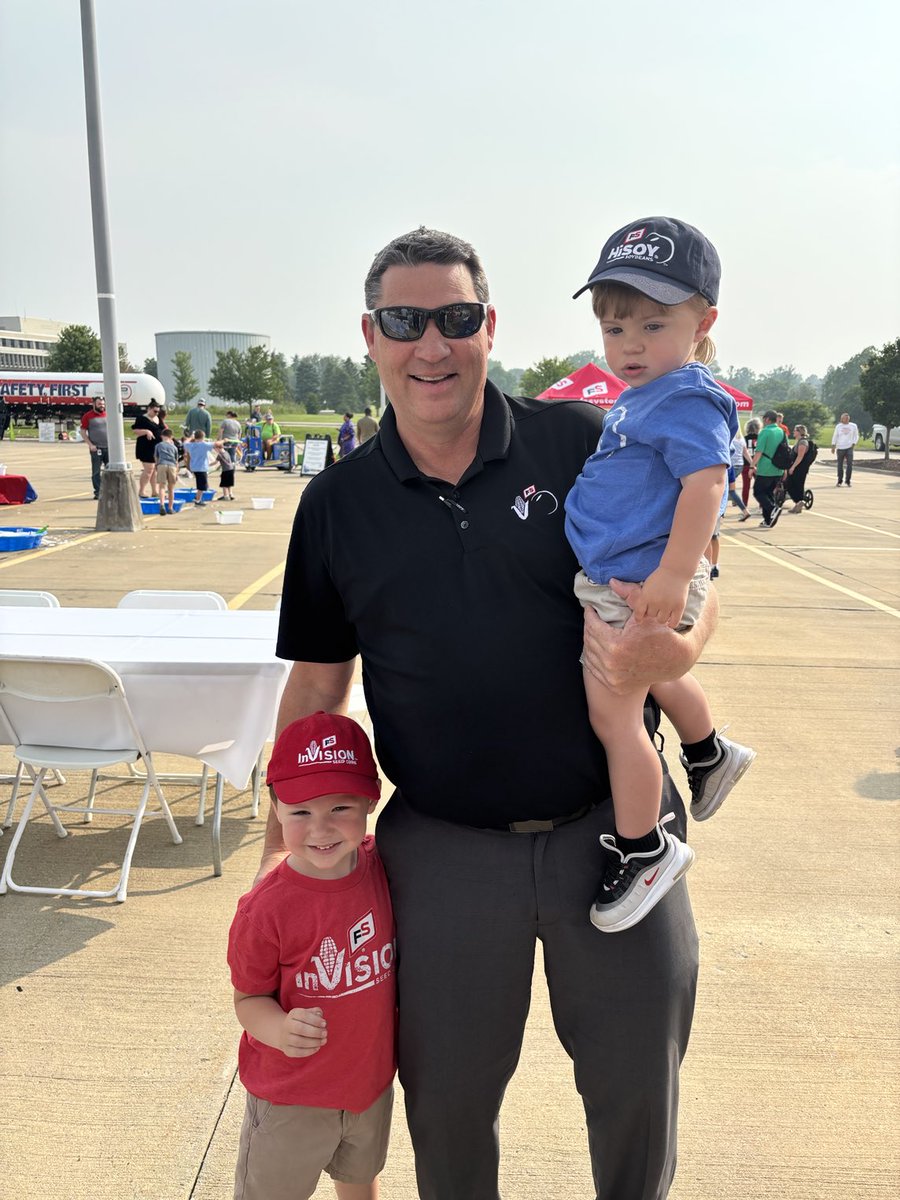 ⸻

Just ran into some future-generation farmers already repping the FS InVISION and HiSOY brands like pros. The future looks bright—and branded!  🌽👨‍🌾🌱 #FSSeed #InVISION #HiSOY #NextGenAg #FarmKidEnergy ⁦<a href="/FSCooperatives/">FS</a>⁩ 

⸻