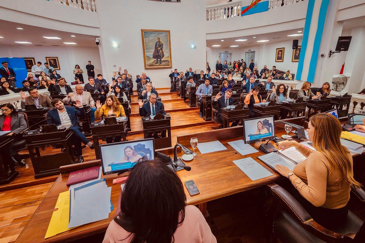 terelunalarioja's tweet photo. Tenemos Ley! X unanimidad creamos el Polo Textil Cooperativo,una herramienta p/nuestros comprovincianos que eligen el cooperativismo y que tendrán mayores posibilidades de comercialización en la incipiente industria minera. 👇🏽 Abro 🧵 https://t.co/8TkkvDz6oY