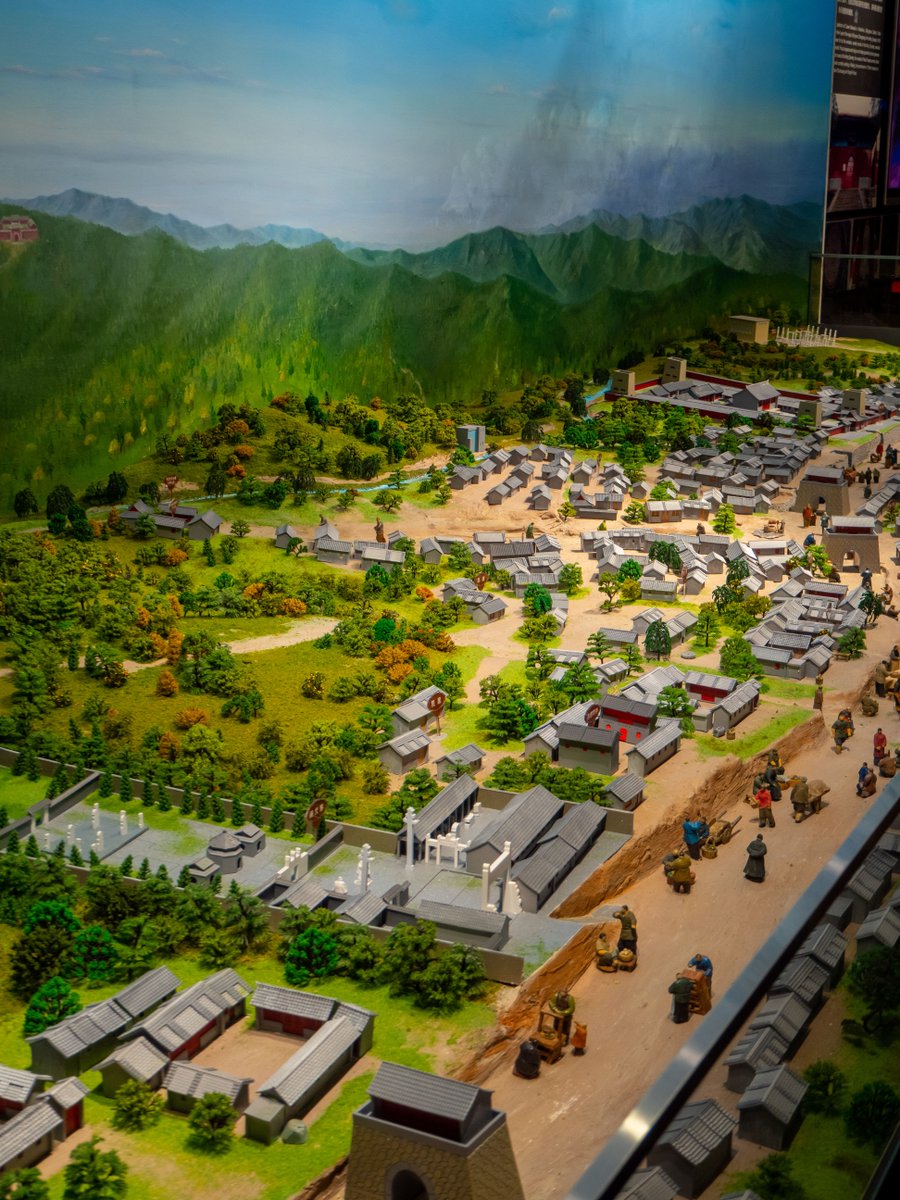 Culture Center of Shijingshan District in western #Beijing brings together a library, museum, and exhibition space under a mountain-shaped roof. With local relics, heritage displays, a digital reading zone, and art events, it’s a vibrant hub of community culture. #VisitBeijing https://t.co/9wFOIMKfoj