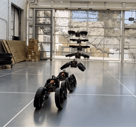 dfrobotcn's tweet image. Caltech’s new robot can FLY &amp;amp; ROLL, transforming mid-air for smooth transitions! 🤖🚁
See the details 👉 caltech.edu/about/news/mid…
#Robotics #Innovation #Caltech #TechNews