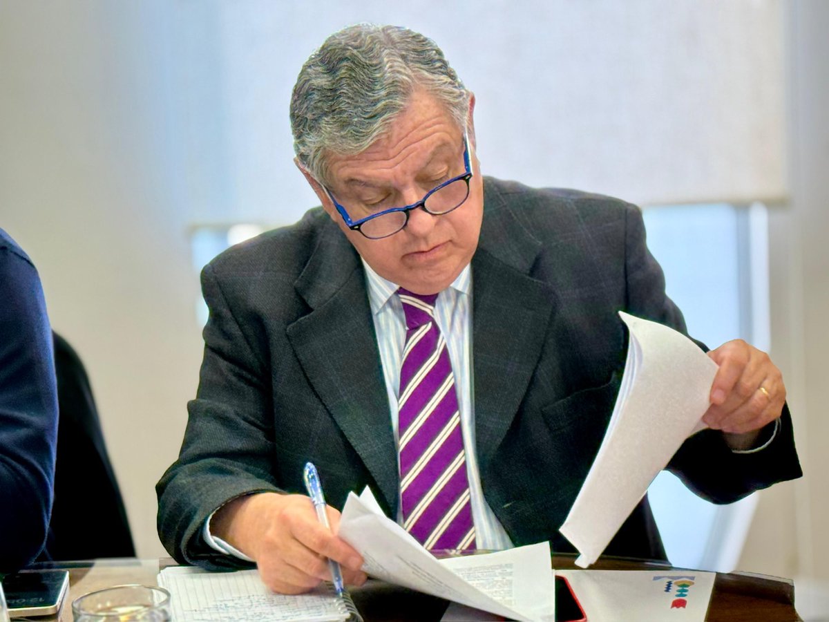 Ministro Boccardo sostuvo encuentro con la Misión para Chile del Fondo Monetario Internacional, encabezado por Andrea Schaechter, quienes tienen puesto sus ojos en el desarrollo de la Agenda Laboral con perspectiva de Trabajo Decente e implementación de la Reforma de Pensiones.