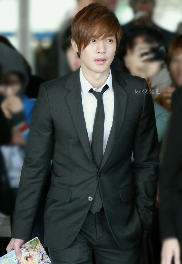 #HAPPYBIRTHDAY
#KIMHYUNJOONG 
#20250606 🎂🎊🎁🌷❤
cr:as tagged