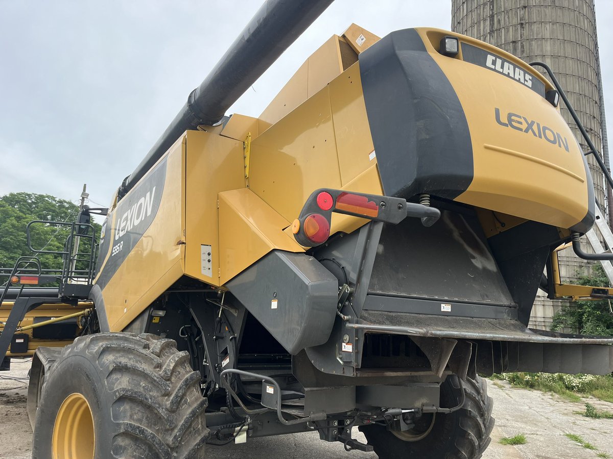 BryanSmithAg's tweet photo. 2010 Lexion 595R 
4200 engine hrs 
3100 Sep hrs 
Track are decent shape 
Full GPS 

$50,000 obo 
Will be located in Exeter or can be relocated prior https://t.co/11HDgU2uyO