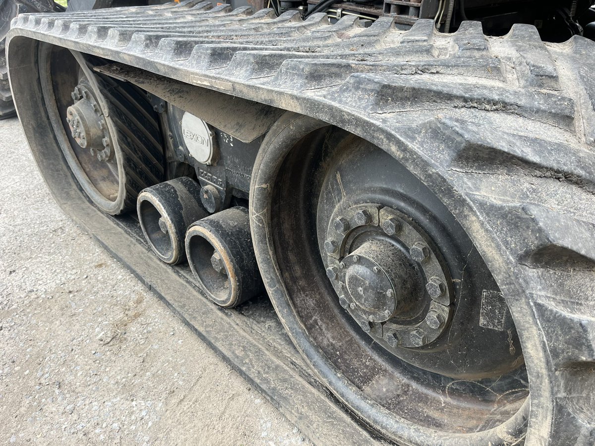 BryanSmithAg's tweet photo. 2010 Lexion 595R 
4200 engine hrs 
3100 Sep hrs 
Track are decent shape 
Full GPS 

$50,000 obo 
Will be located in Exeter or can be relocated prior https://t.co/11HDgU2uyO