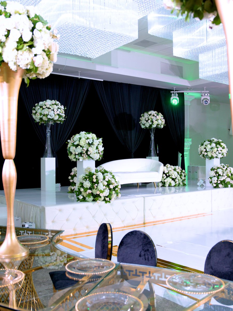 CrystalView_VA's tweet photo. 💫 Setting the stage for unforgettable moments — where elegance meets luxury at CrystalView ✨💐

#CrystalView #LuxuryVenue #EventInspo #DMVEvents #WeddingDesign #Opulence #GlamorousVibes #FYP https://t.co/YUh8wMON5l
