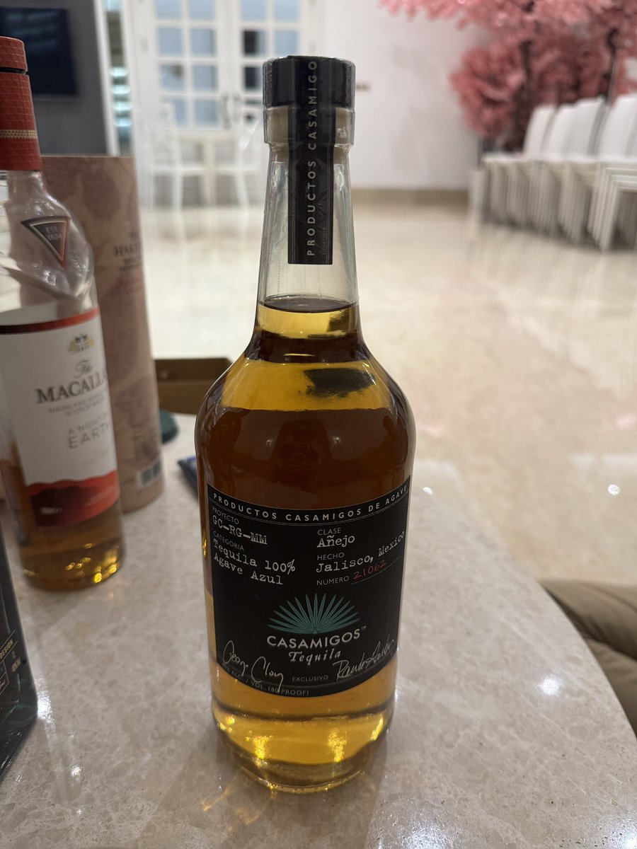 Yang lagi hot…
Tequila by George Clooney👍