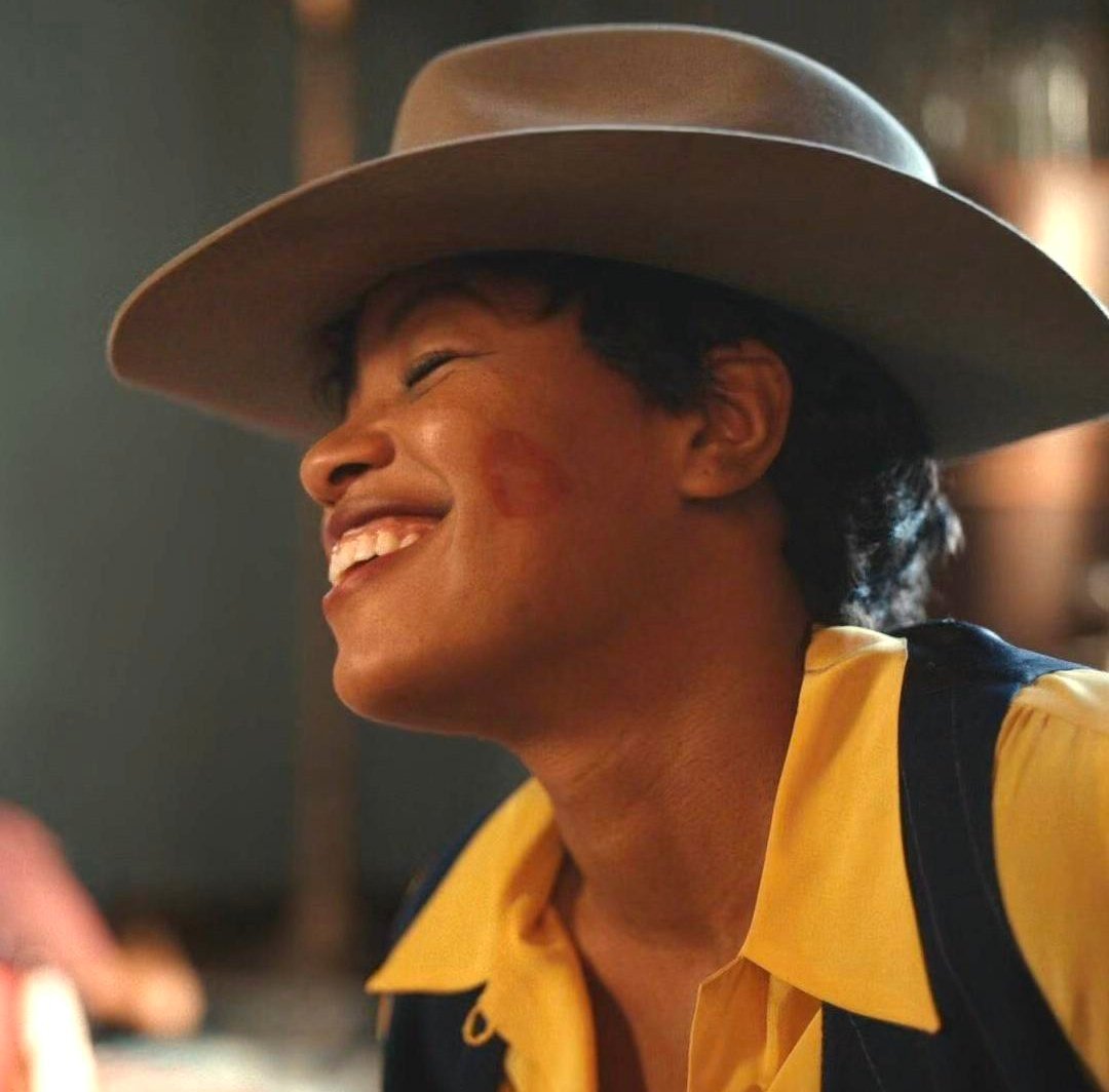 sapphicslike's tweet image. a league of their own (2022) tv show