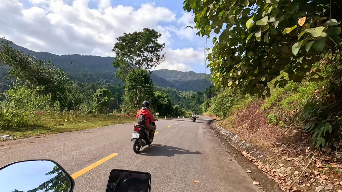 Boss1881's tweet photo. This was unforeseen 🇻🇳
https://t.co/C0BQa375e2
Such a Spectacular Road from Kham Duc to P’Rao
#Vietnam #Travel #RenOverSea #Motovlog #Adventure #Documentary #TravelVlog #motorbike #DHCM #HoChiMinhRoad #HoChiMinhTrail #vietnamtravel #POV #QL14 #History #KhamDuc #POVTravel #Prao https://t.co/Gh5fnV5Dzr