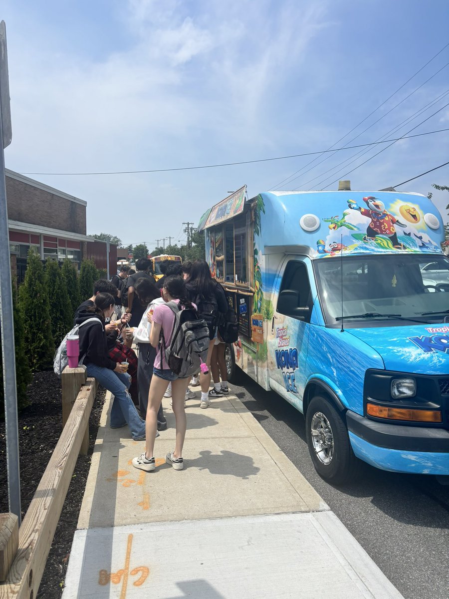 Jennifer Maichin (@jennmaich) on Twitter photo Thank you <a href="/MineolaHsPTSA/">Mineola High School PTSA</a> for treating our seniors on their day-before-the-last-day of high school!!! #youbelonghere Thank you <a href="/MineolaHsPTSA/">Mineola High School PTSA</a> for treating our seniors on their day-before-the-last-day of high school!!! #youbelonghere